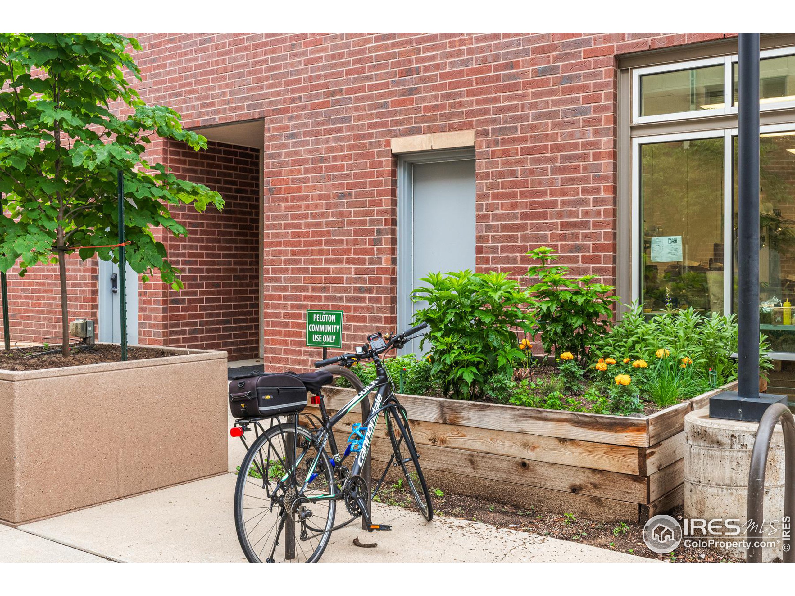 3301 Arapahoe Ave Unit: 422