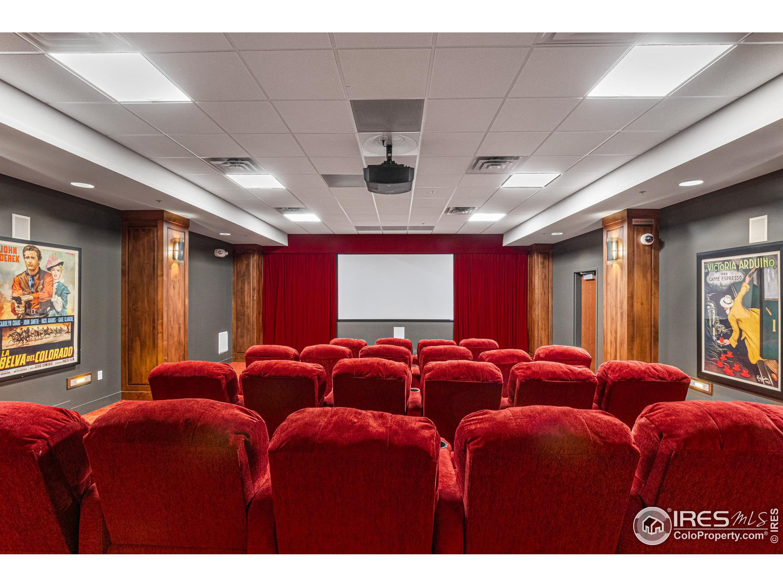 3301 Arapahoe Ave Unit: 422