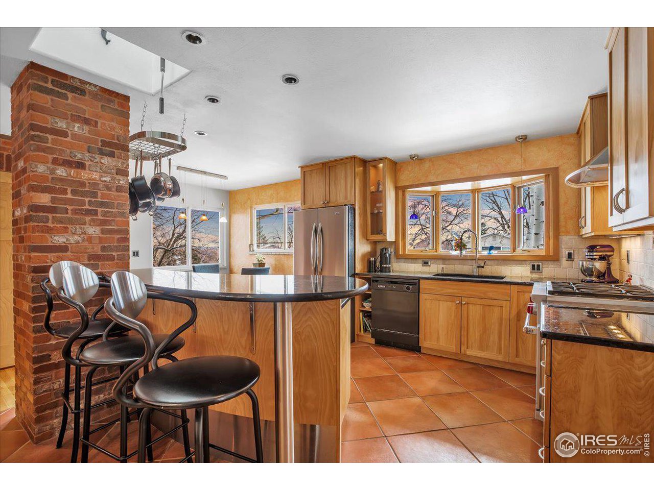 716 Ithaca Dr