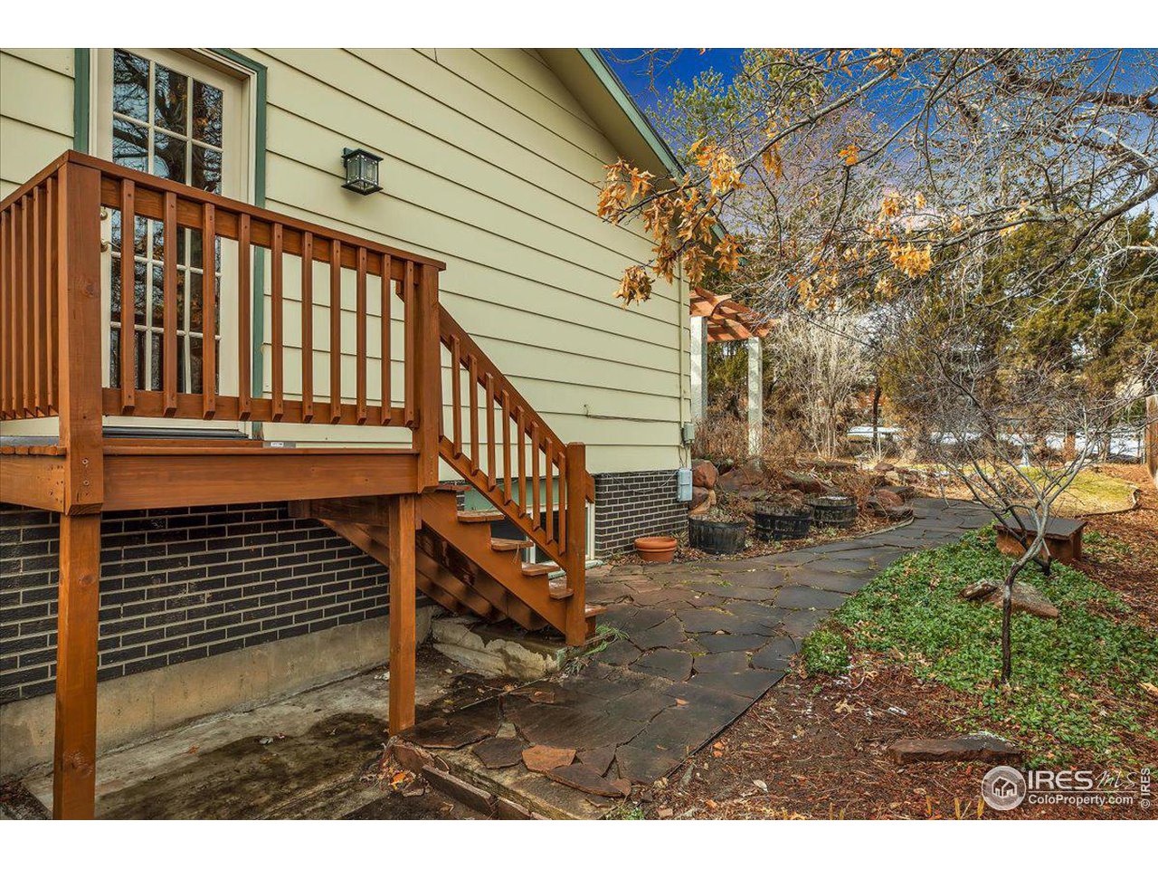 716 Ithaca Dr