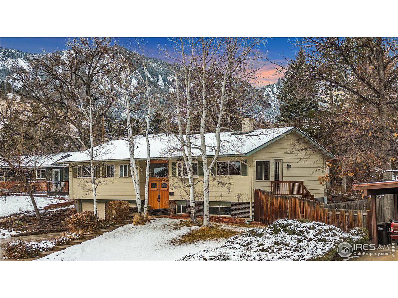 716 Ithaca Dr