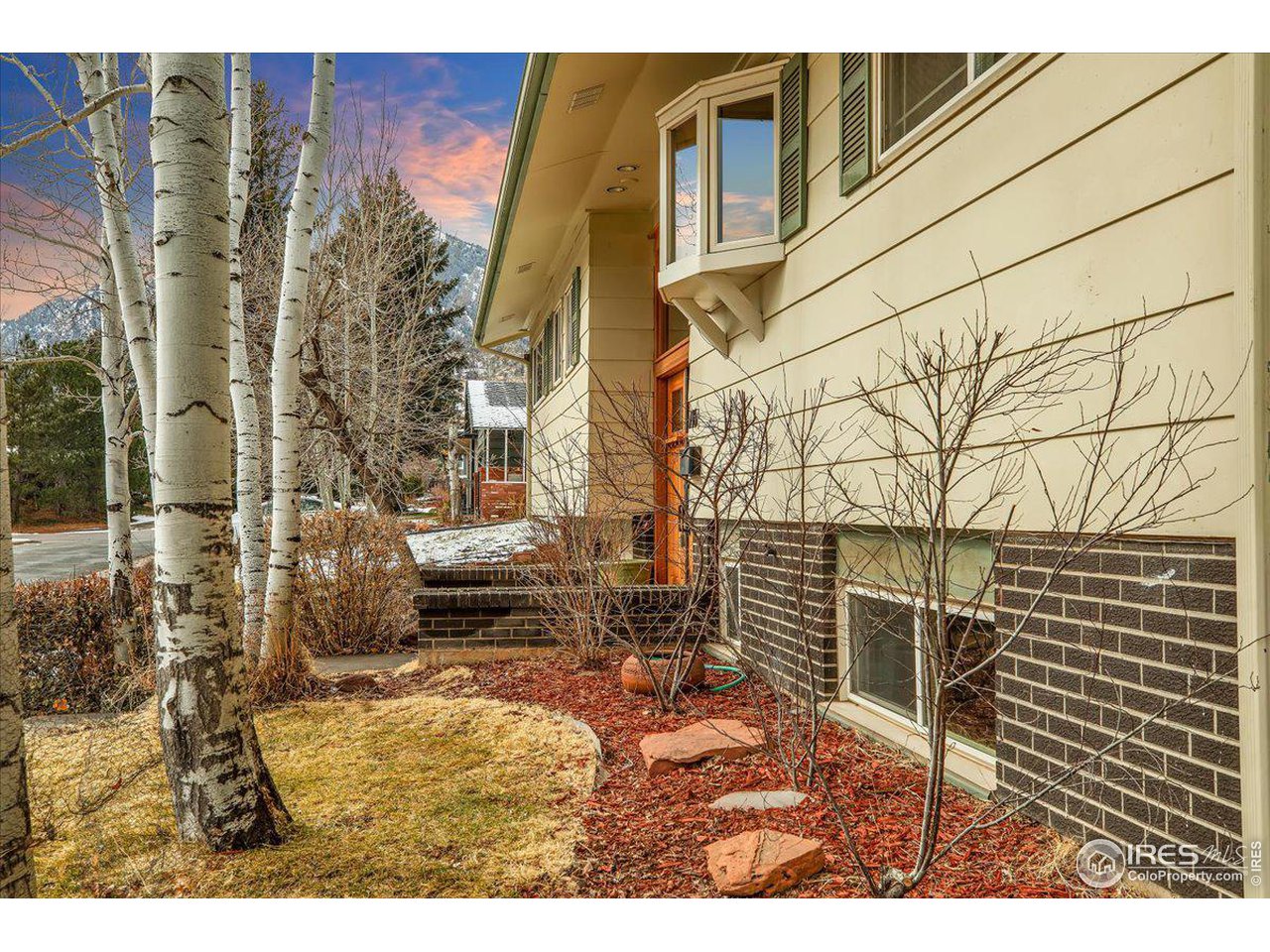 716 Ithaca Dr