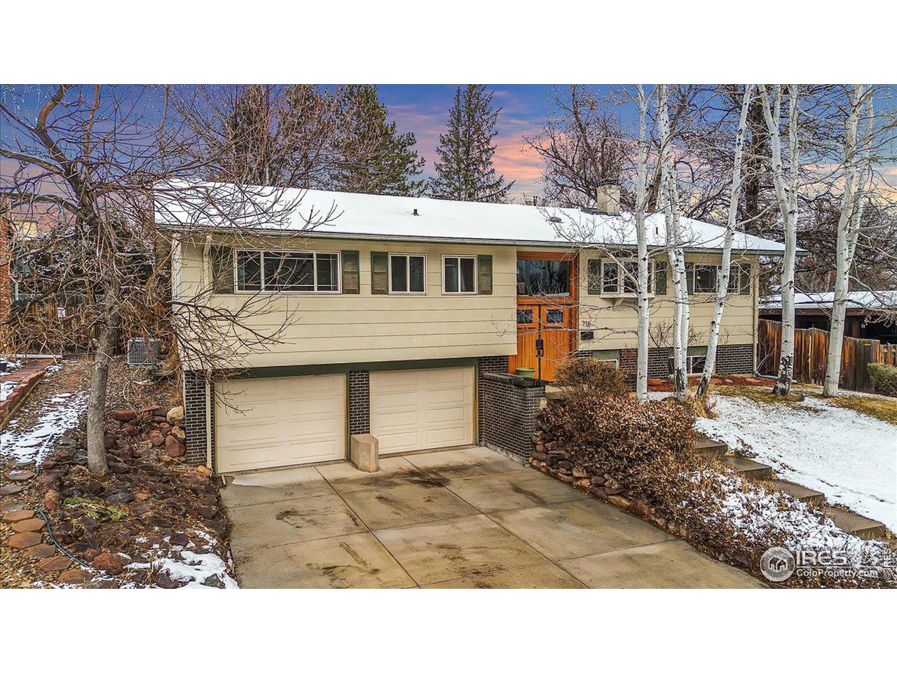 716 Ithaca Dr