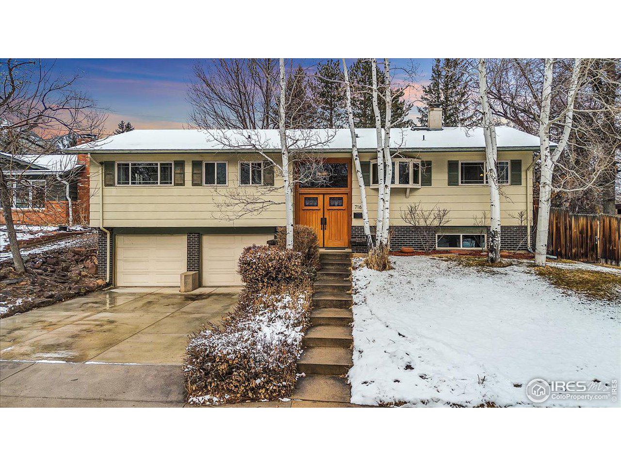 716 Ithaca Dr