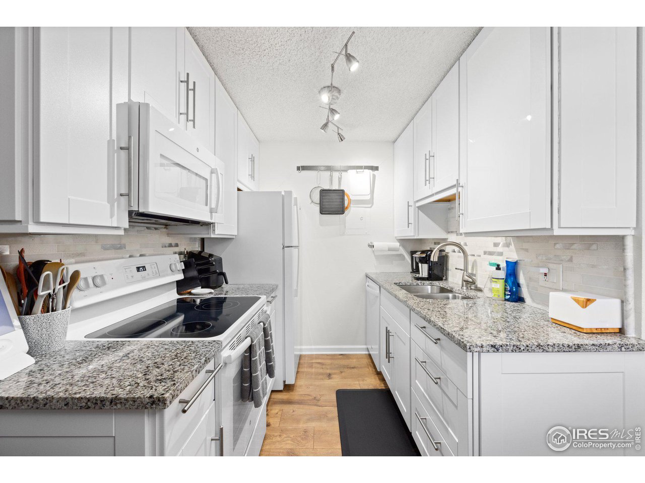 3383 Madison Ave W-227