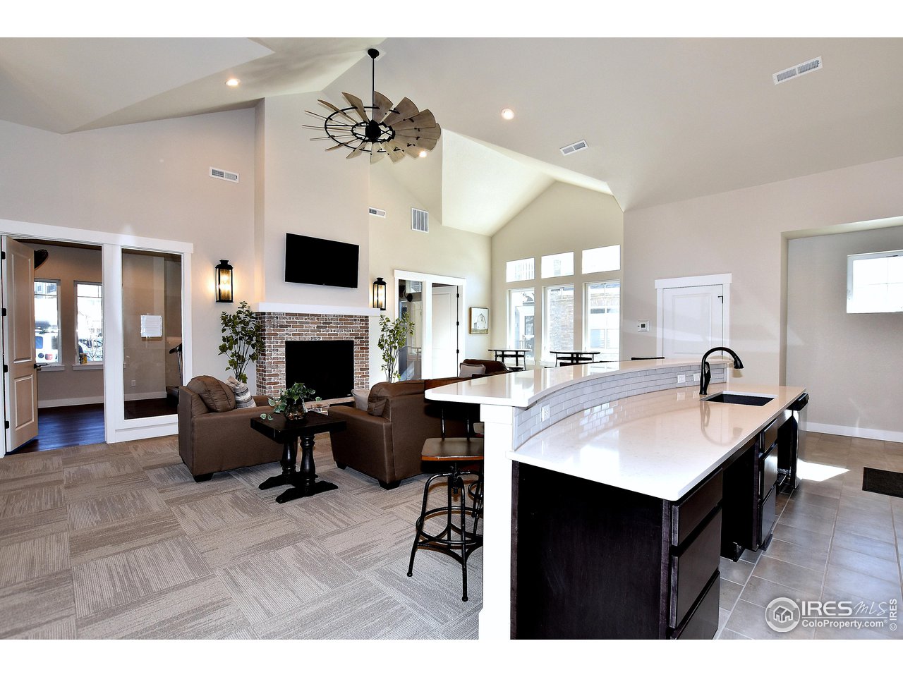 4642 Hahns Peak Dr 1-102