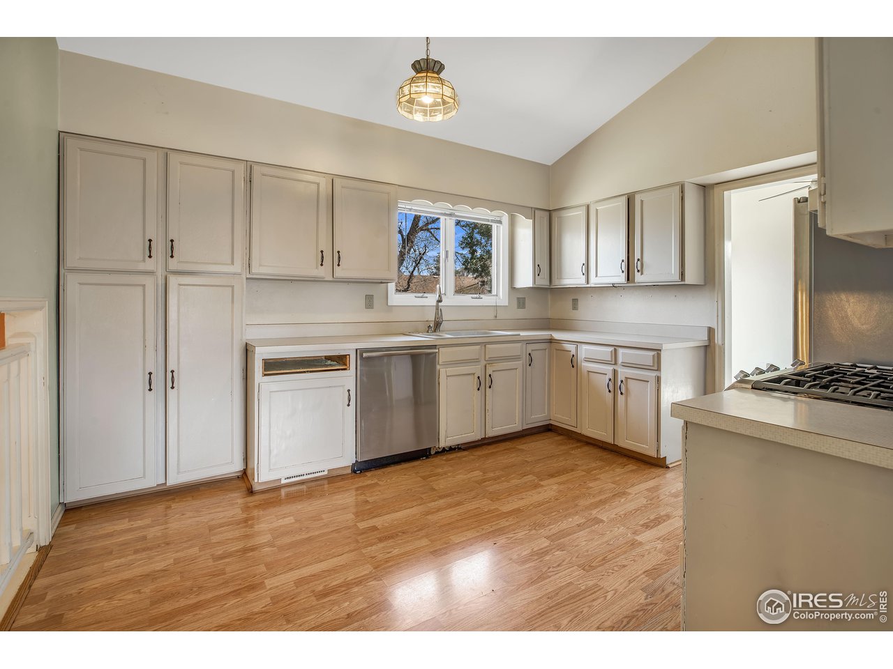 592 Blackhawk Rd