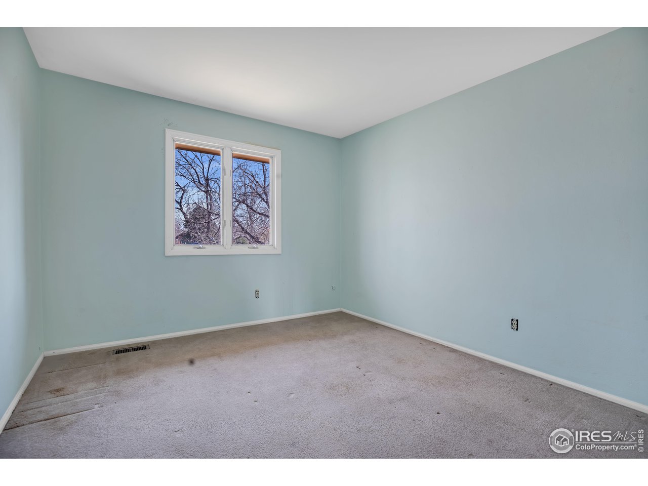 592 Blackhawk Rd