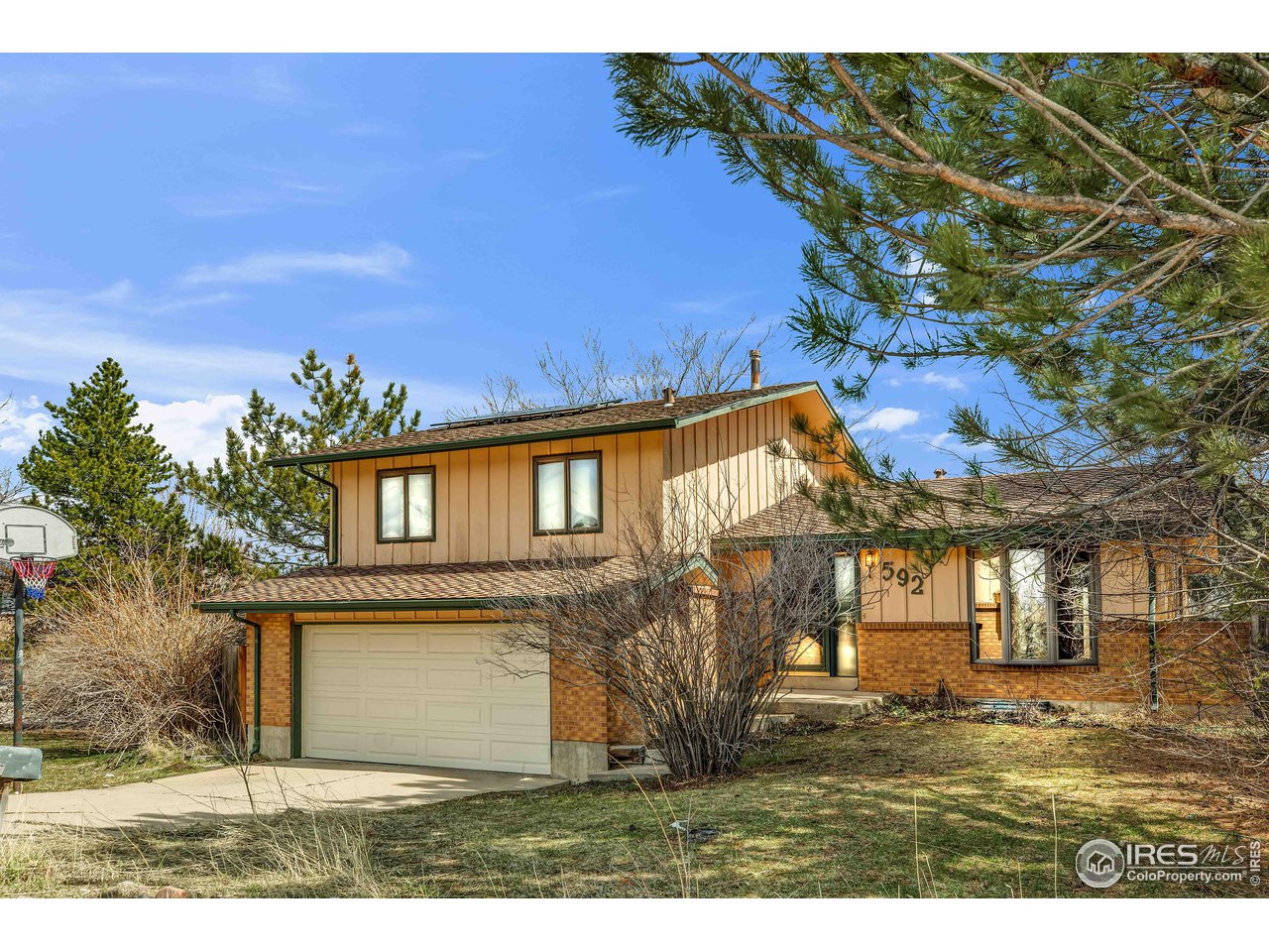 592 Blackhawk Rd