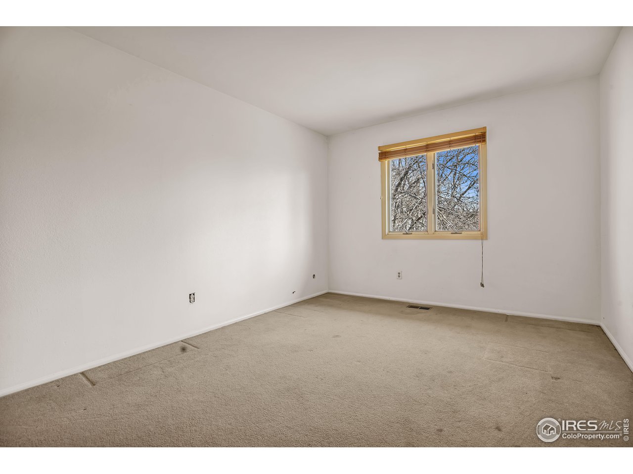 592 Blackhawk Rd