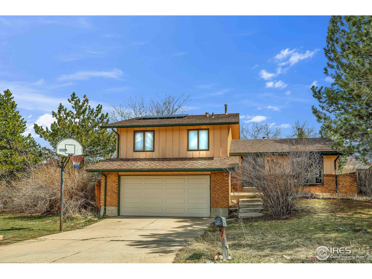 592 Blackhawk Rd