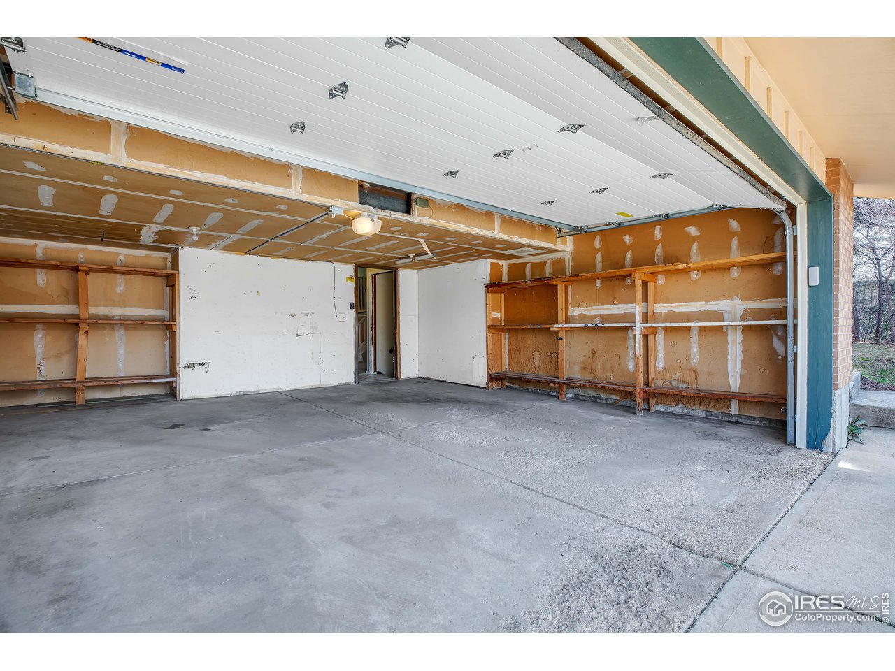 592 Blackhawk Rd