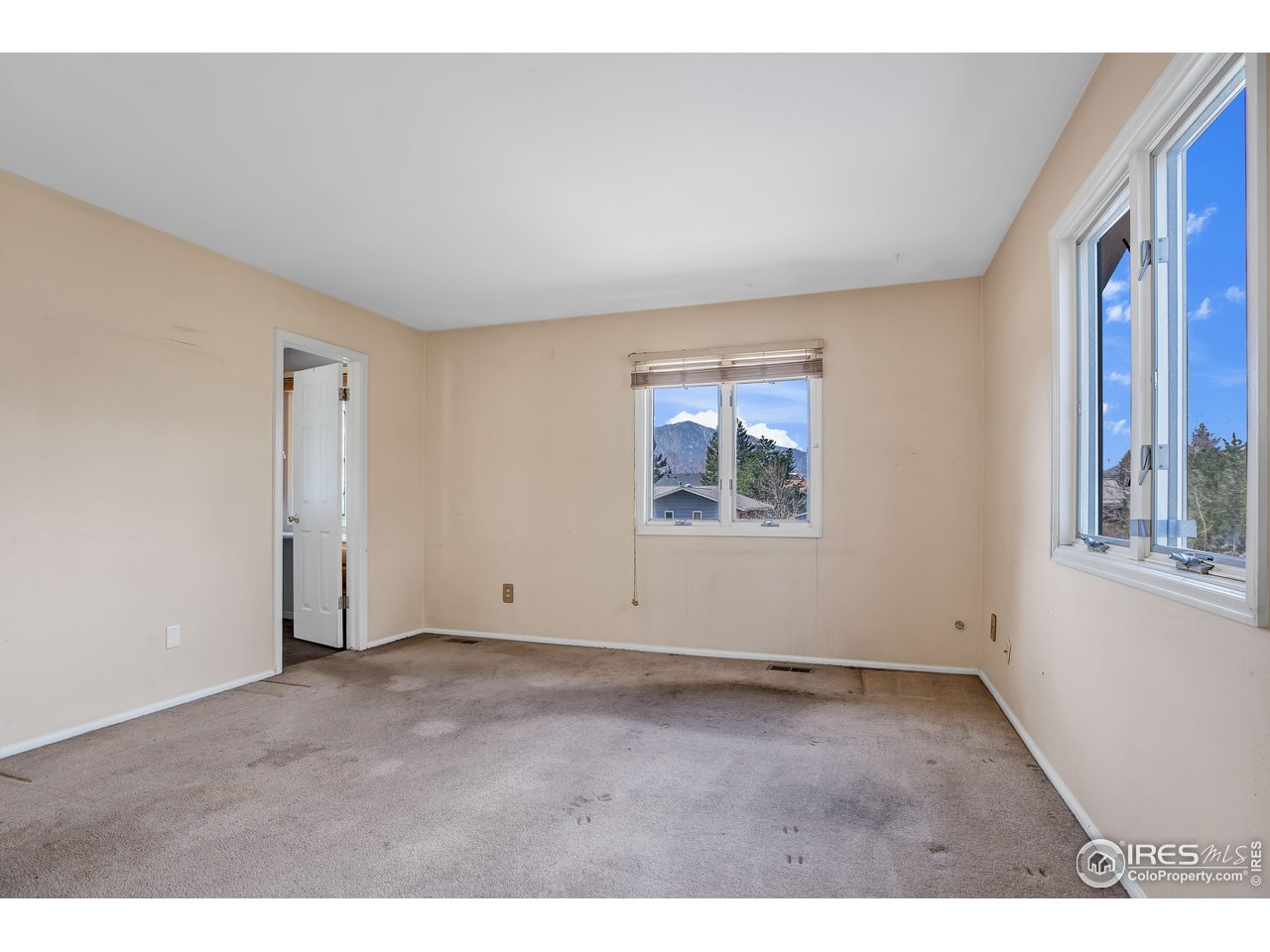 592 Blackhawk Rd