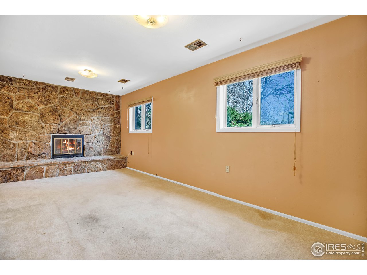 592 Blackhawk Rd