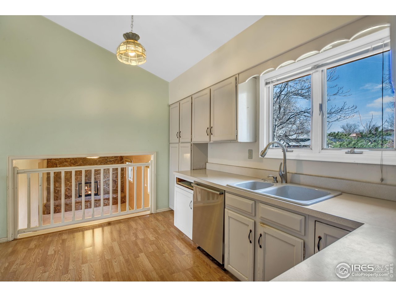 592 Blackhawk Rd