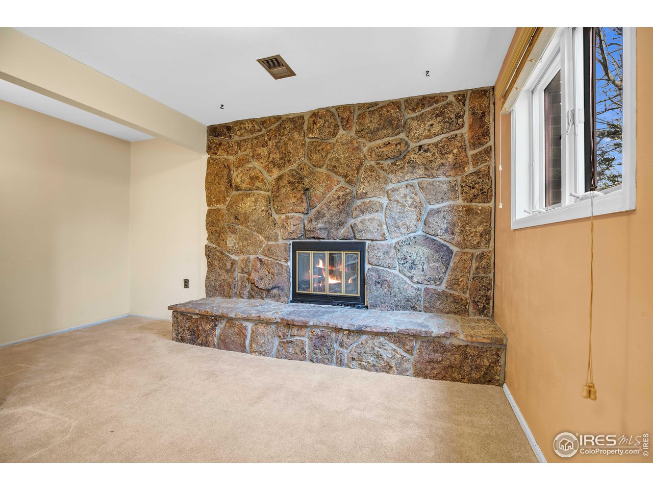 592 Blackhawk Rd