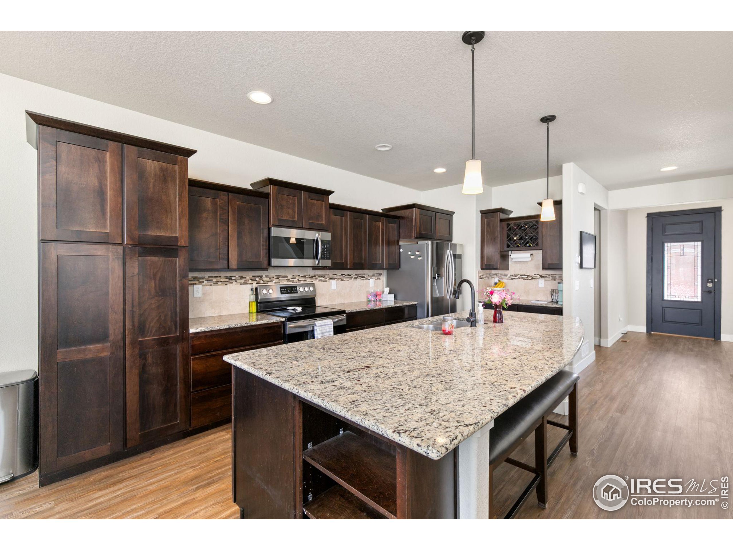 578 Ellingwood Pointe Dr