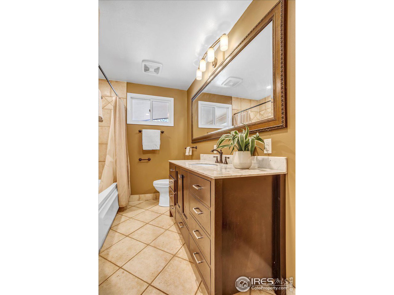 380 S 40th St