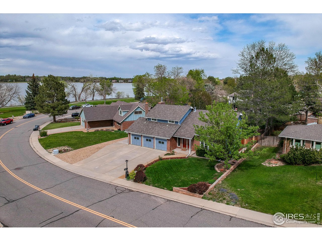 3563 Lakeshore Dr