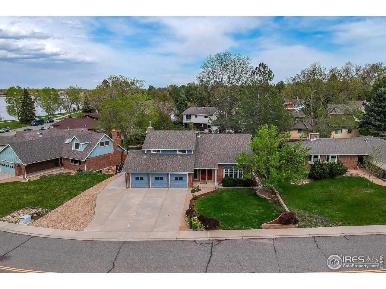 3563 Lakeshore Dr