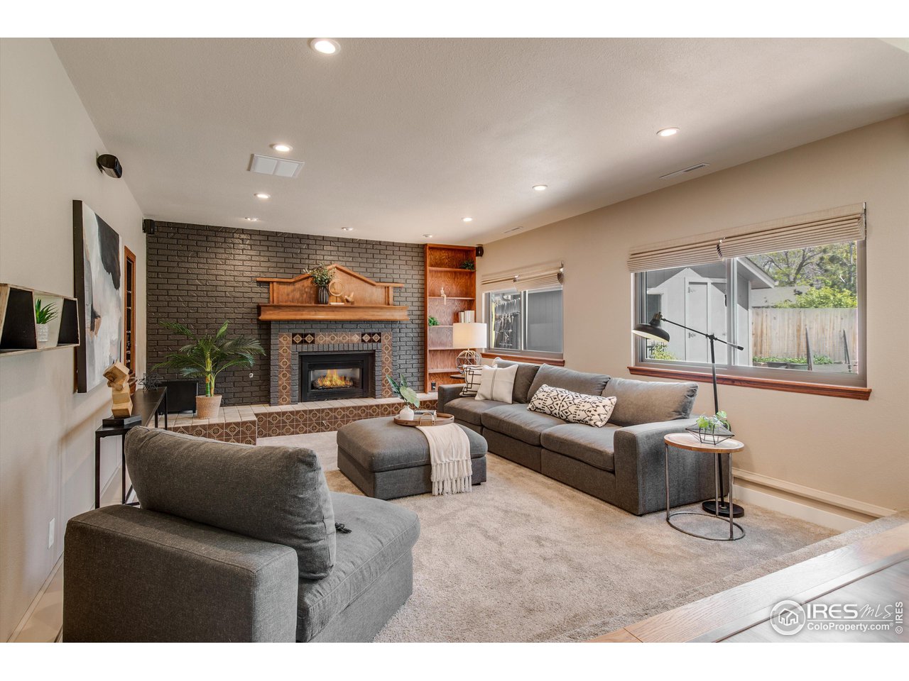 3563 Lakeshore Dr