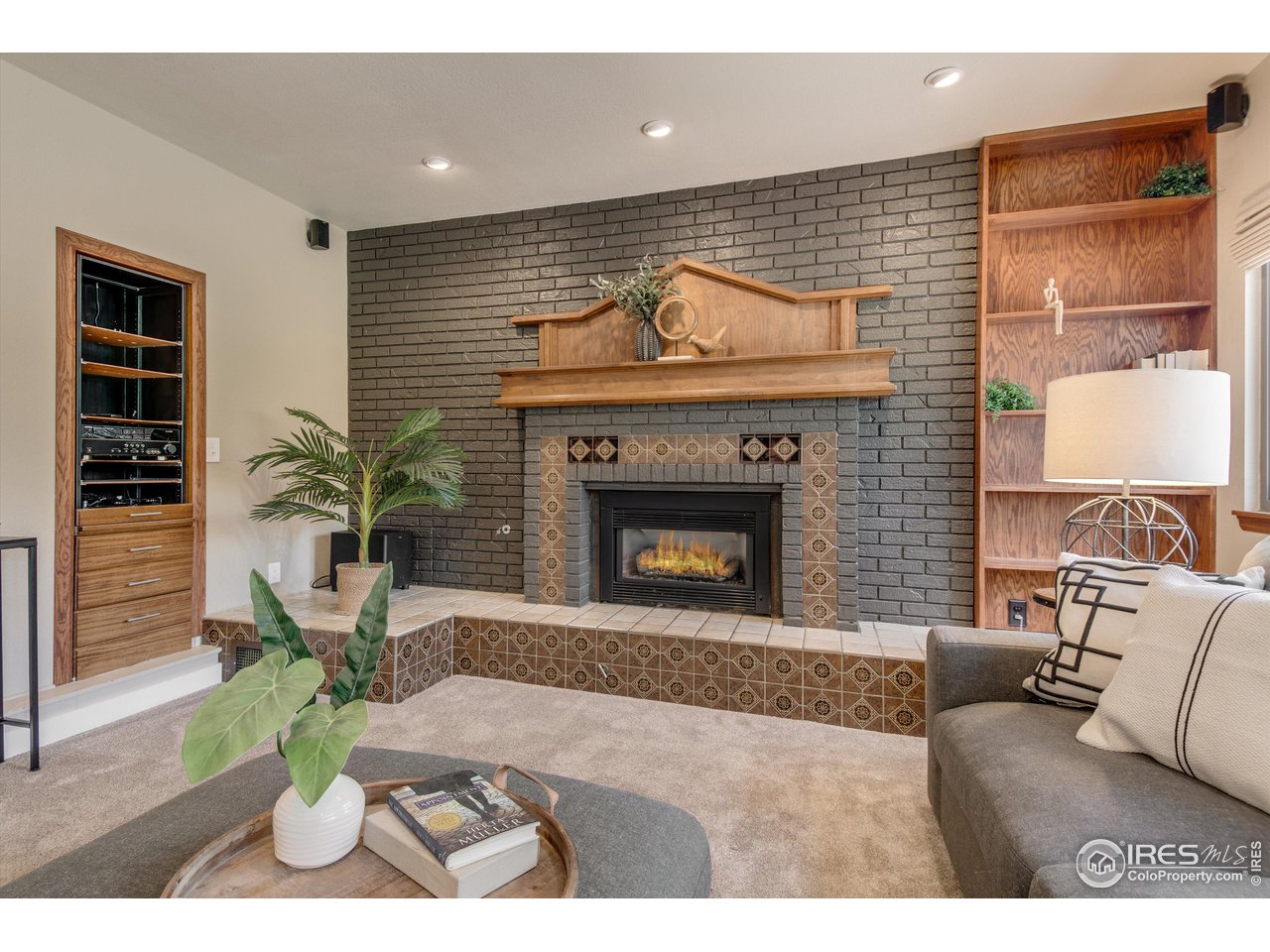 3563 Lakeshore Dr
