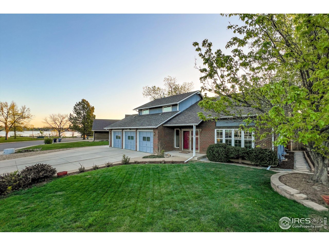 3563 Lakeshore Dr