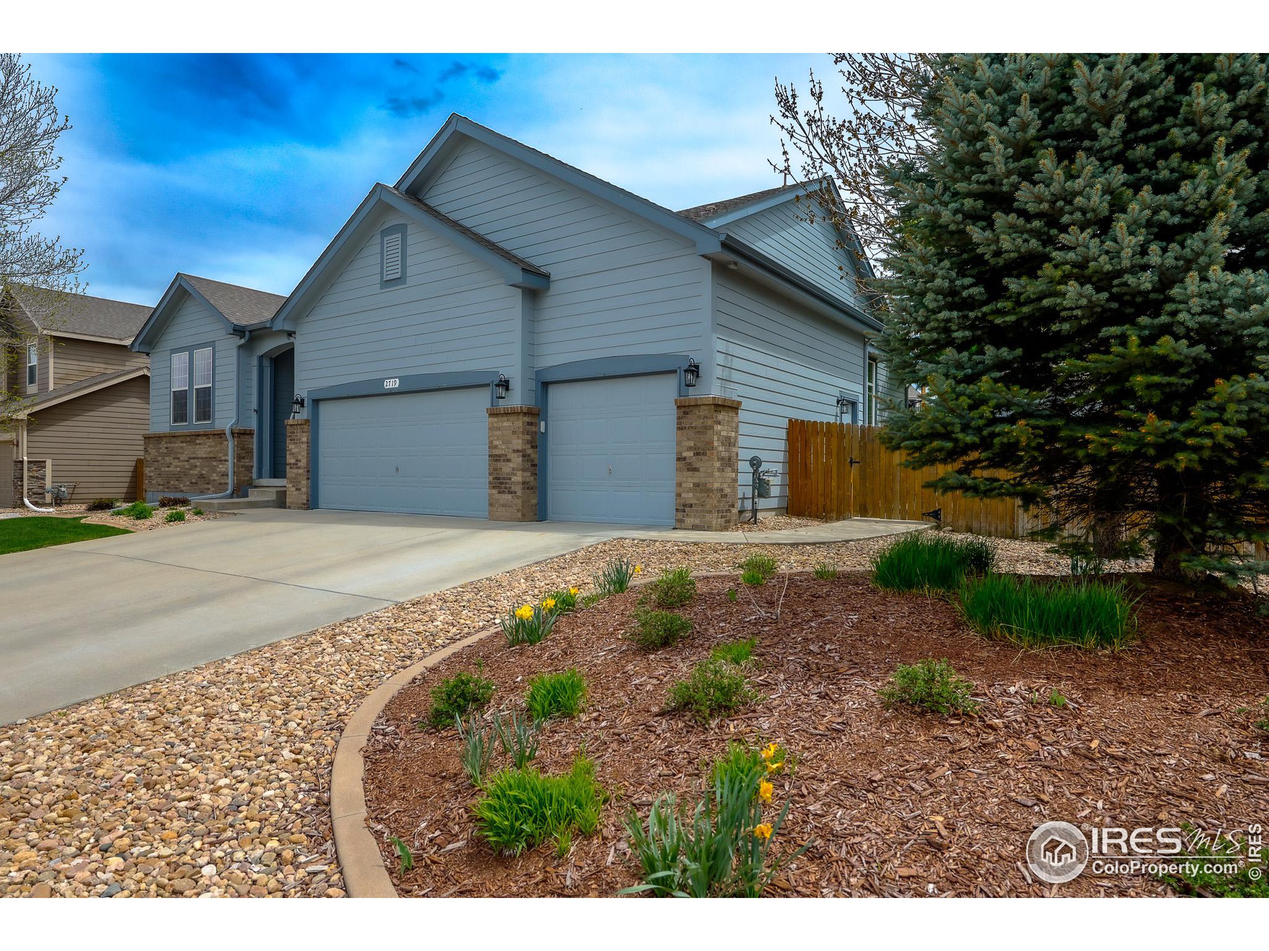 2719 Aylesbury Way