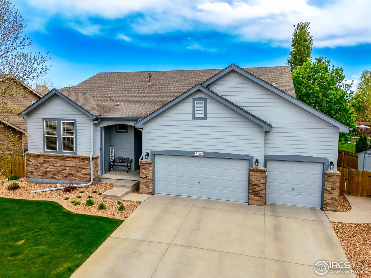 2719 Aylesbury Way