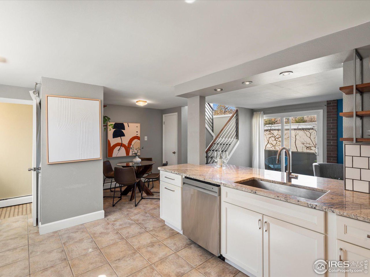 1842 Canyon Blvd 215