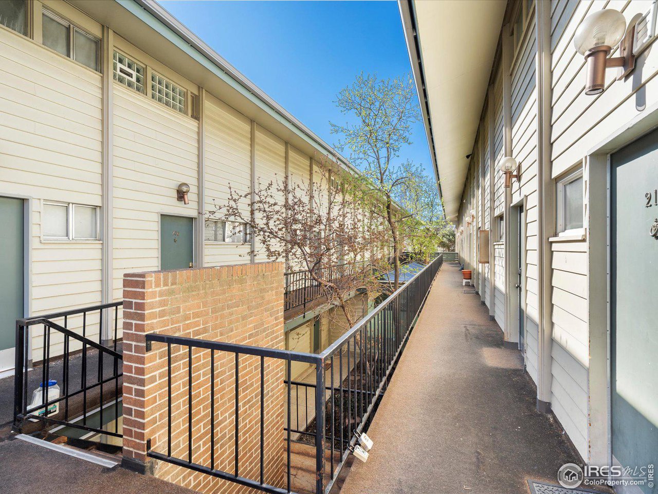 1842 Canyon Blvd 215