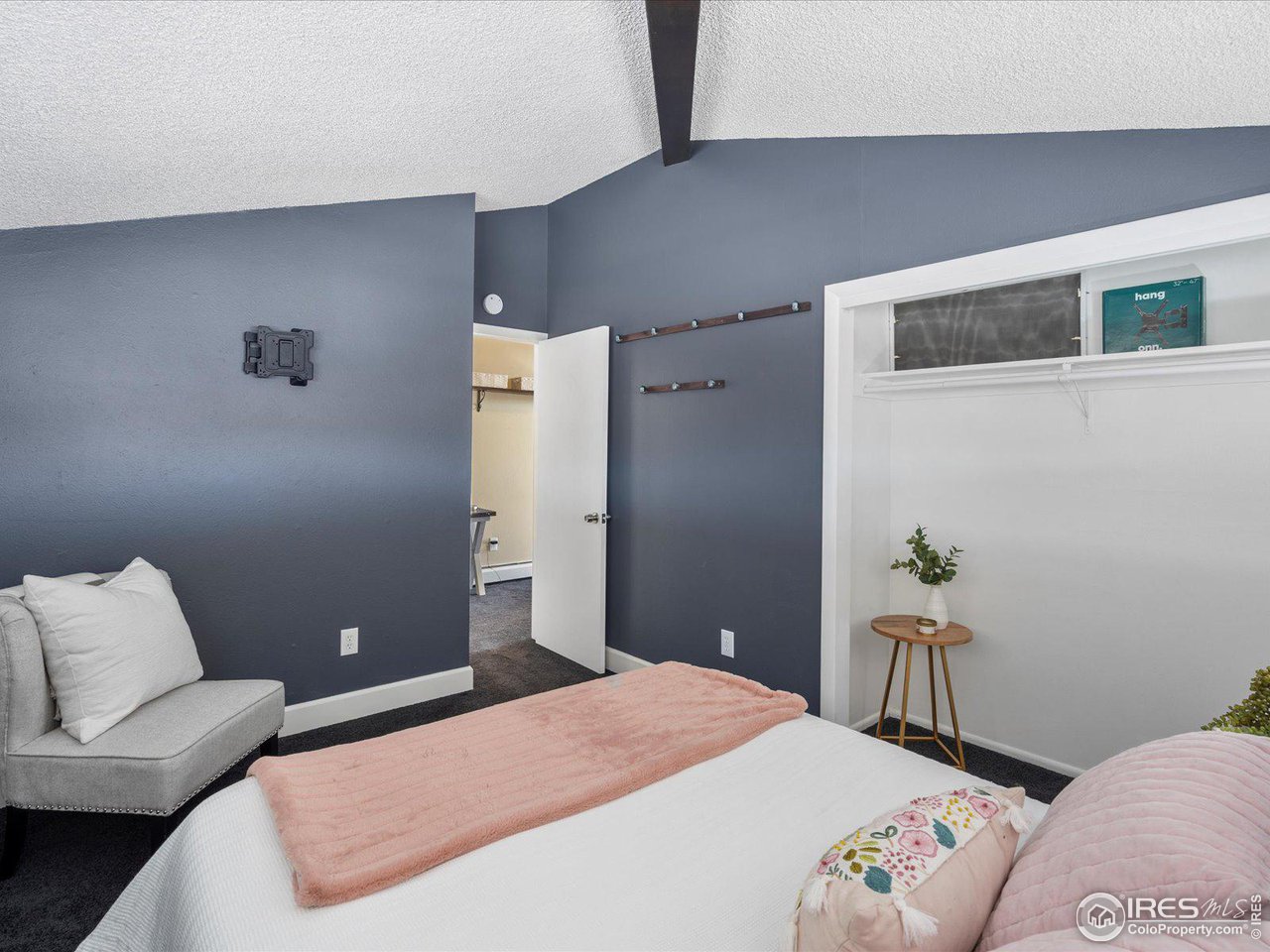 1842 Canyon Blvd 215