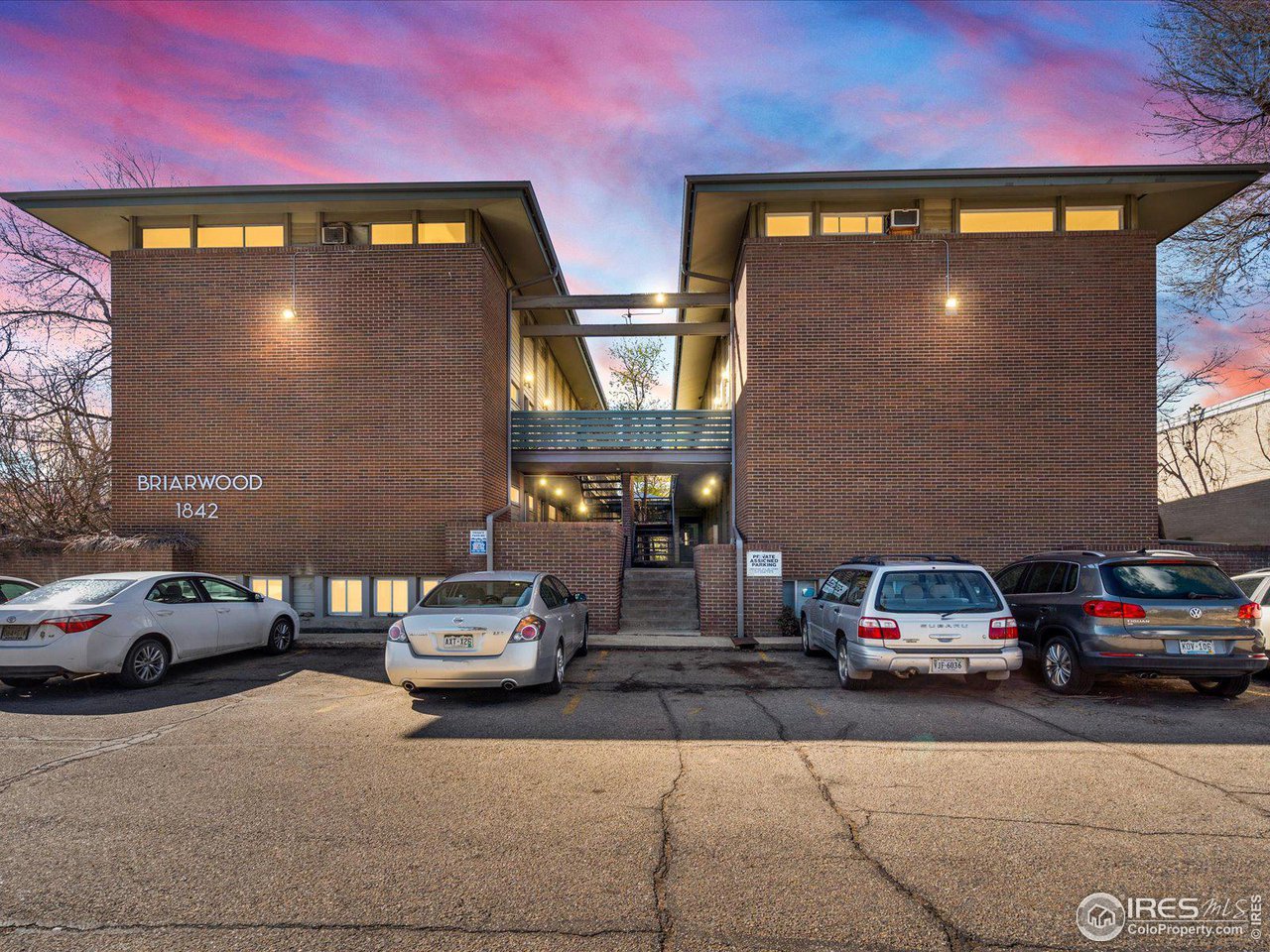 1842 Canyon Blvd 215