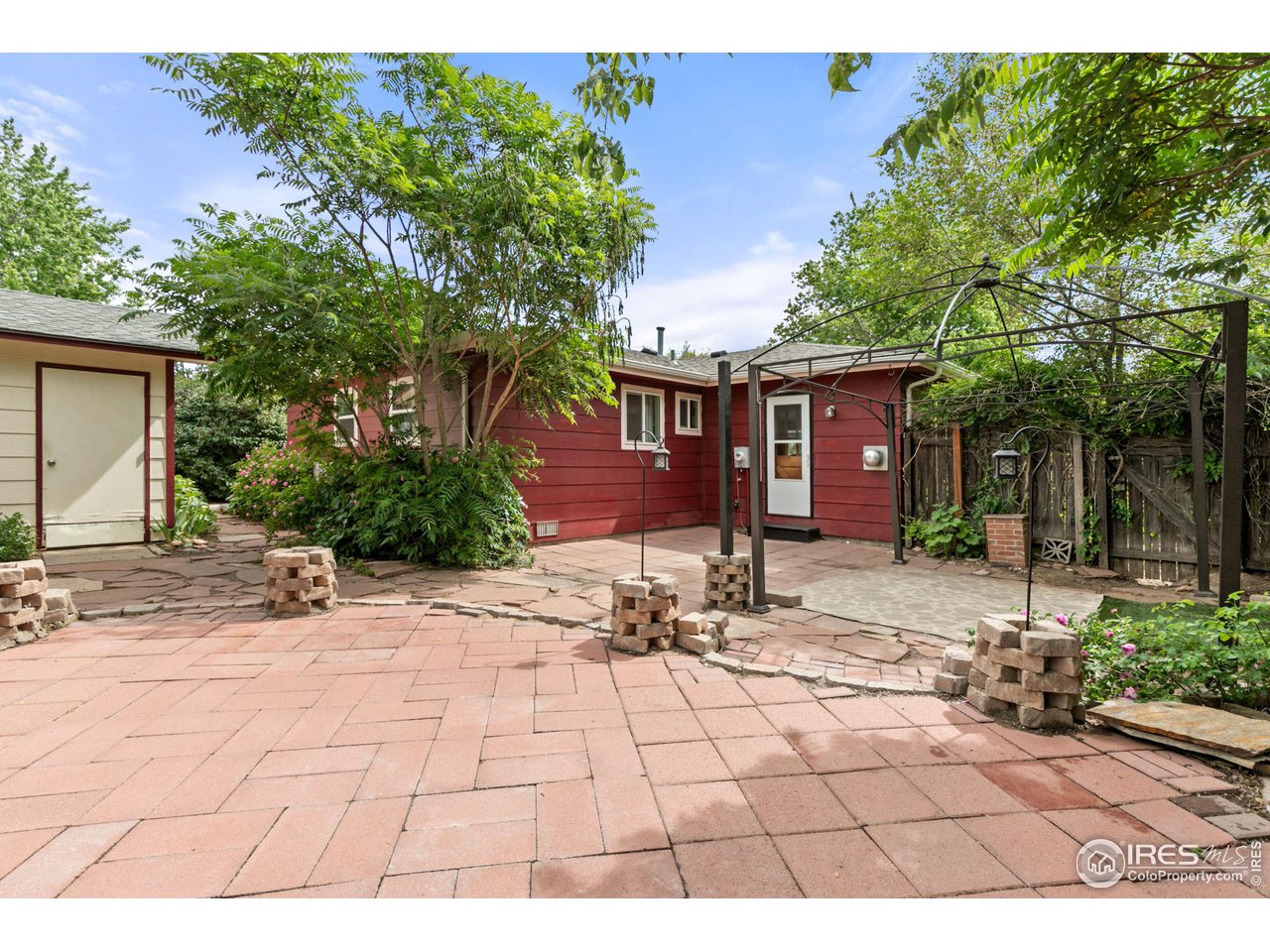 590 Pine Dr