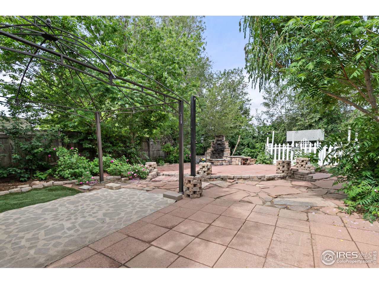 590 Pine Dr
