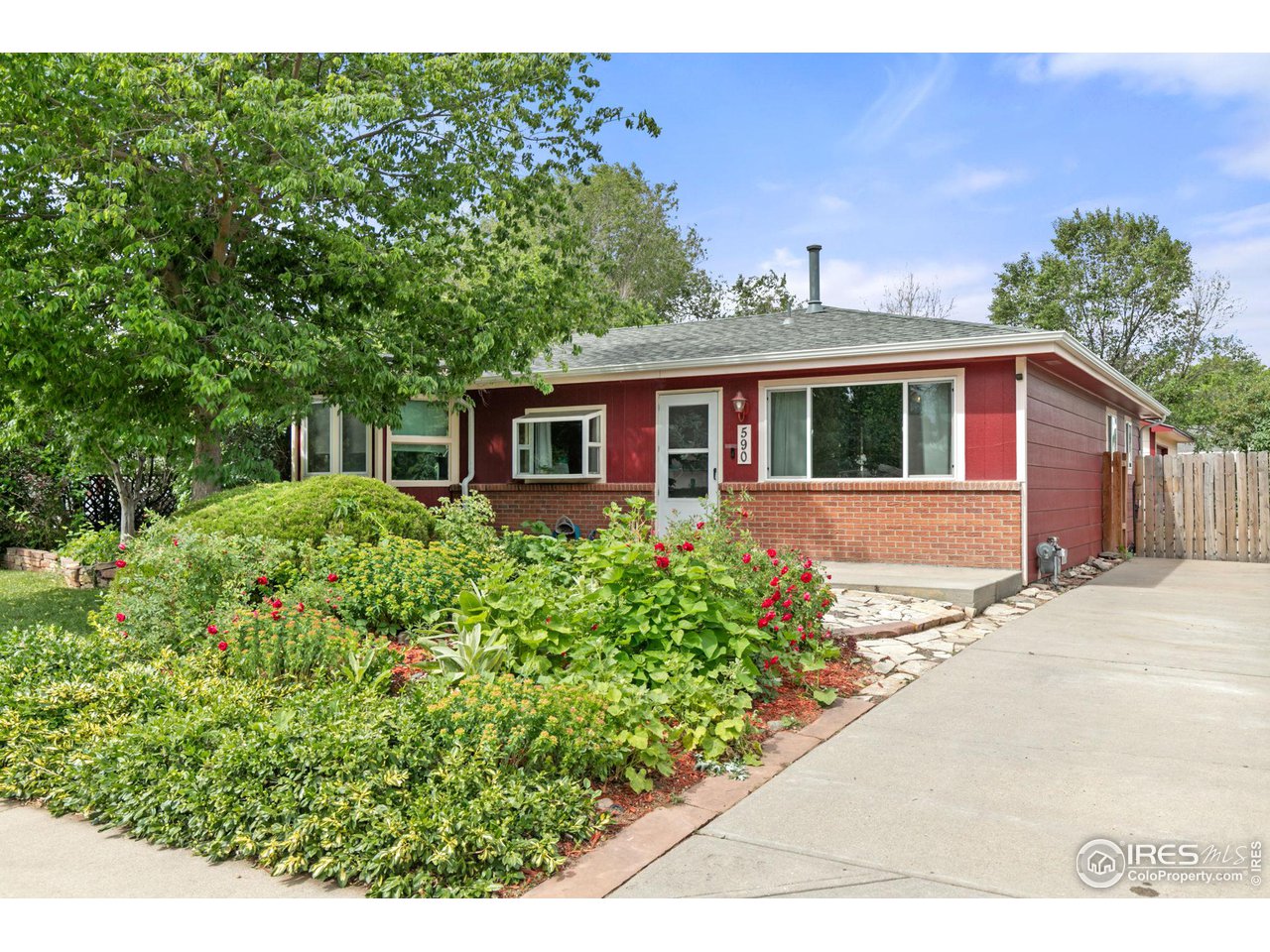 590 Pine Dr