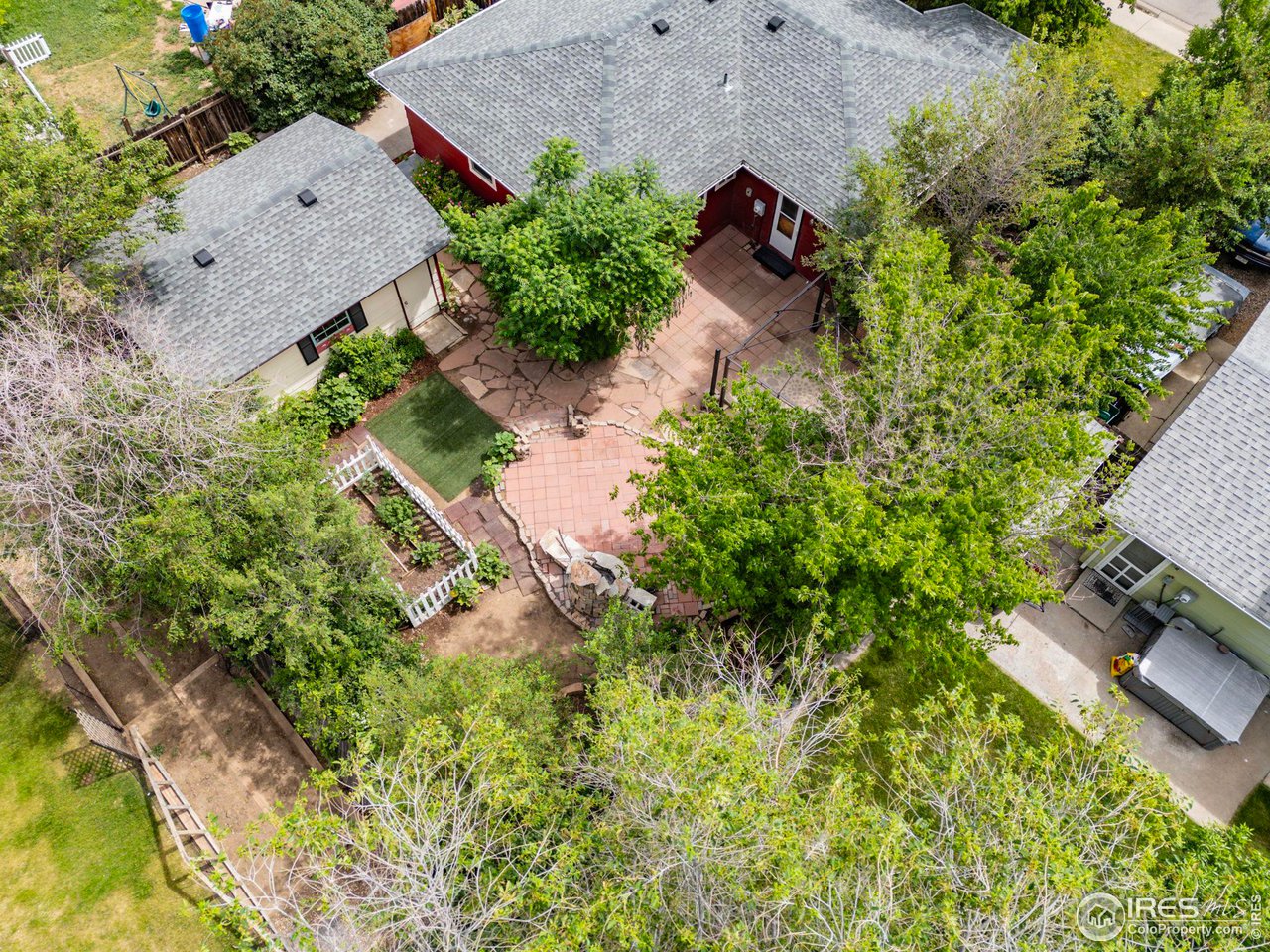 590 Pine Dr