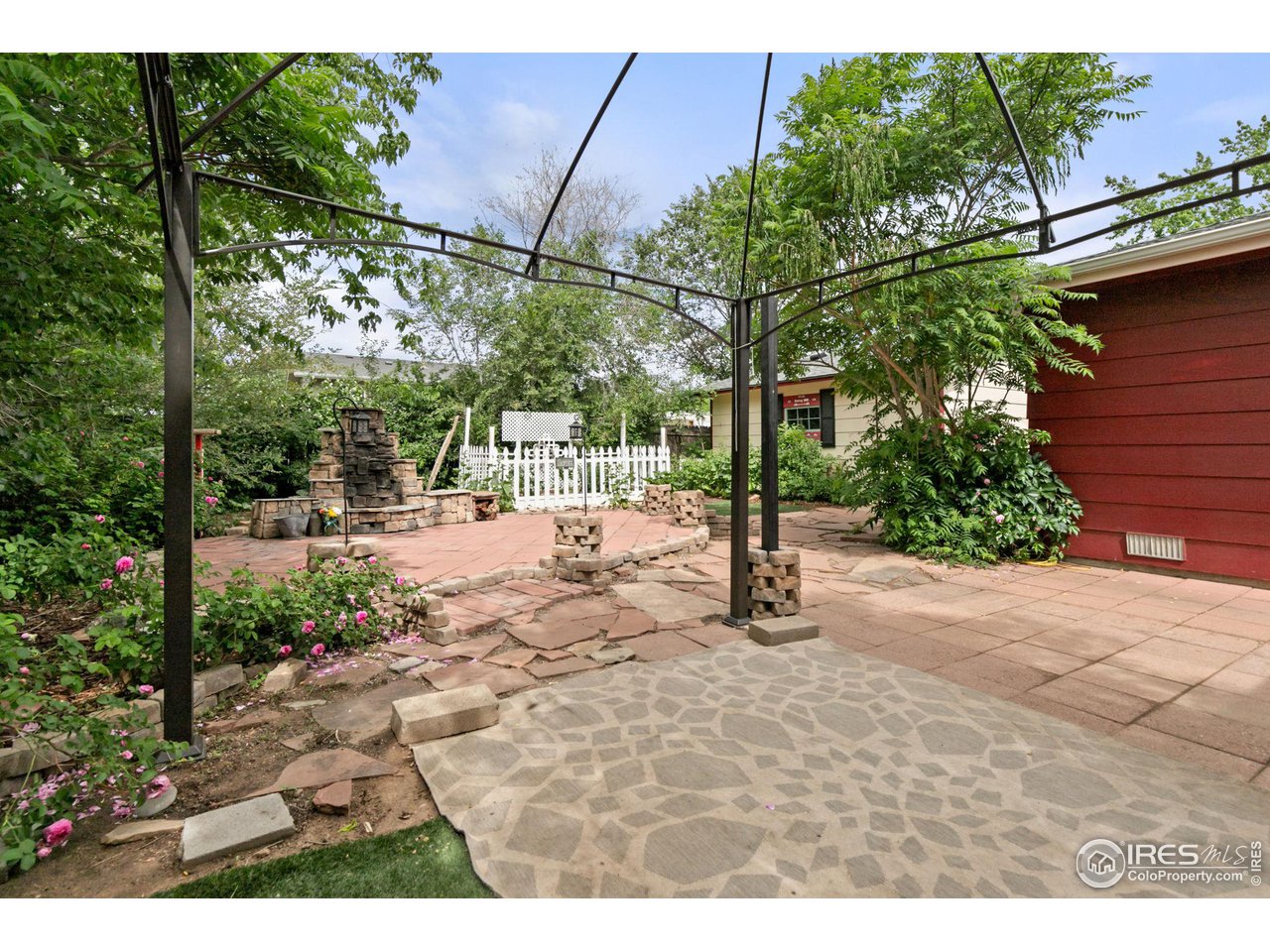 590 Pine Dr