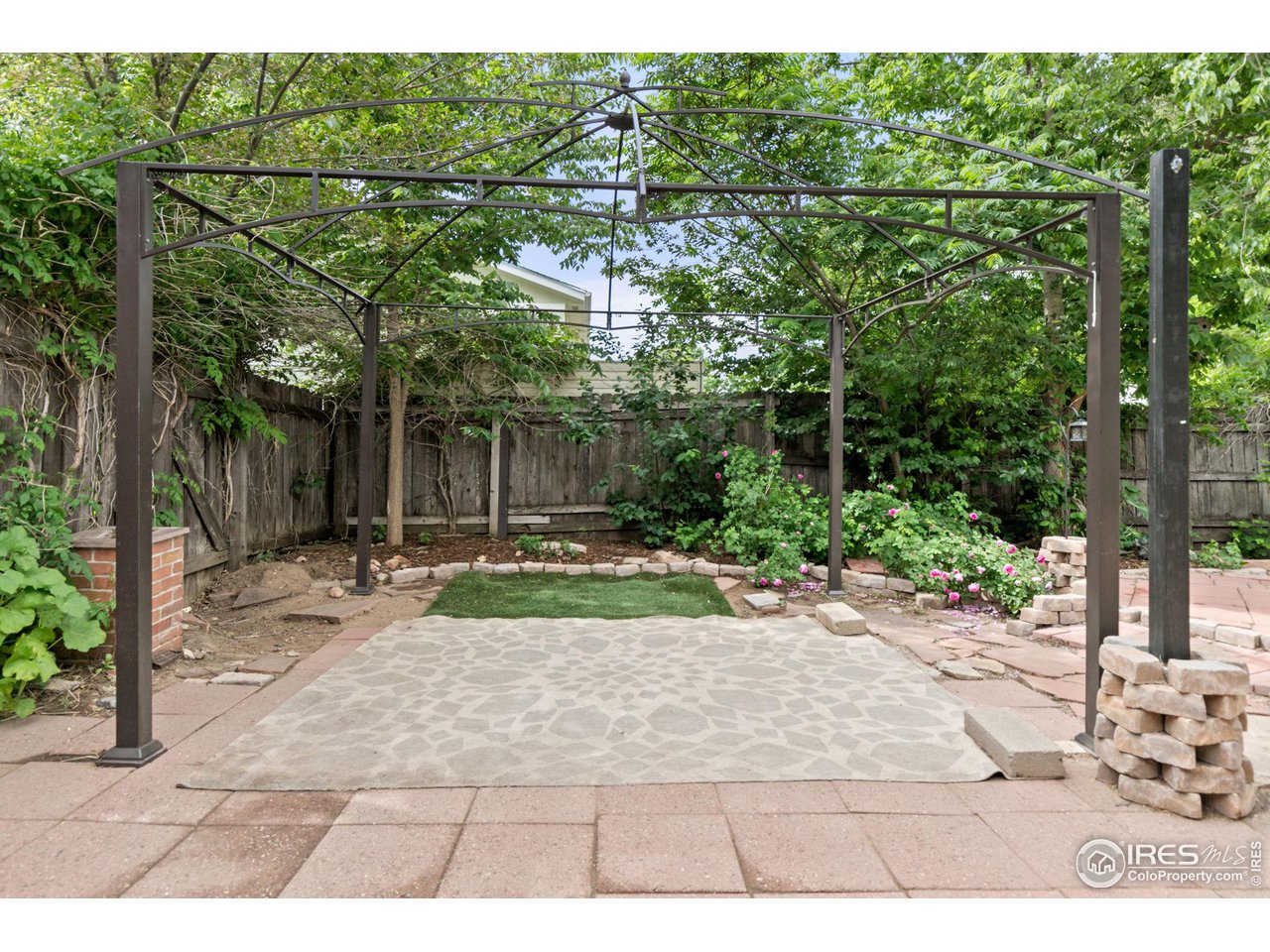 590 Pine Dr