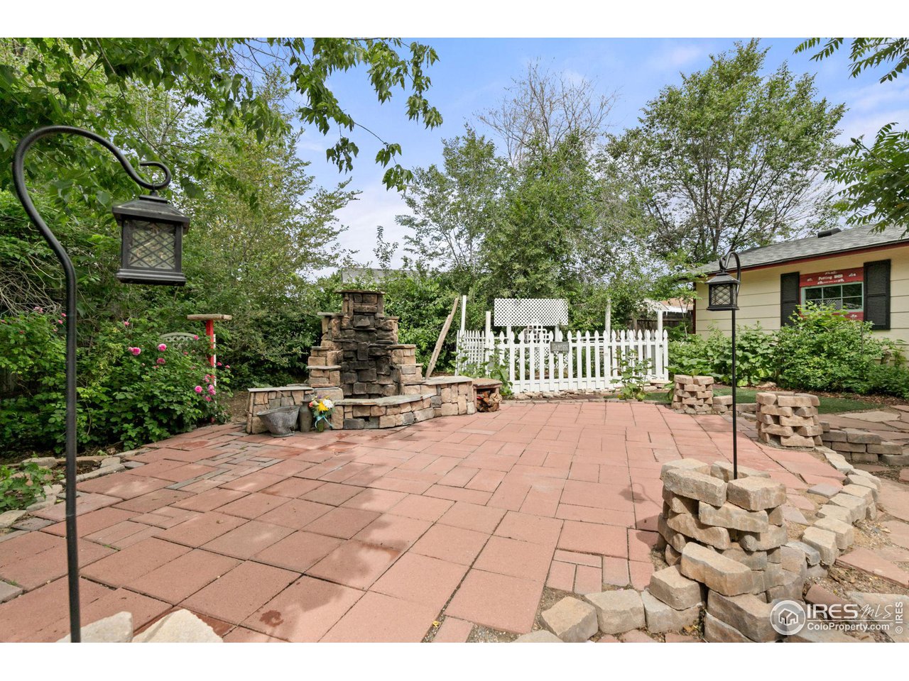 590 Pine Dr
