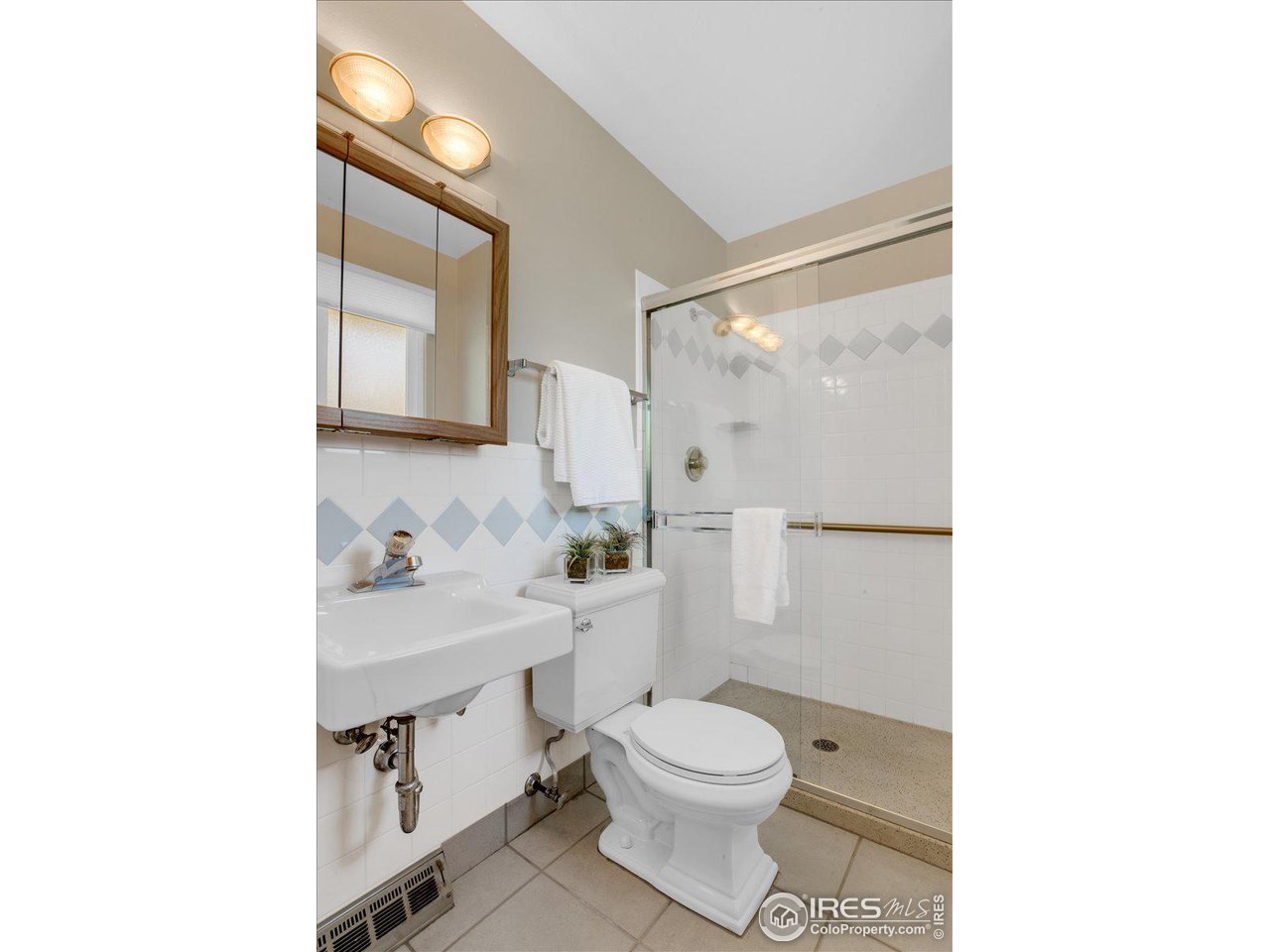 1065 Edinboro Dr