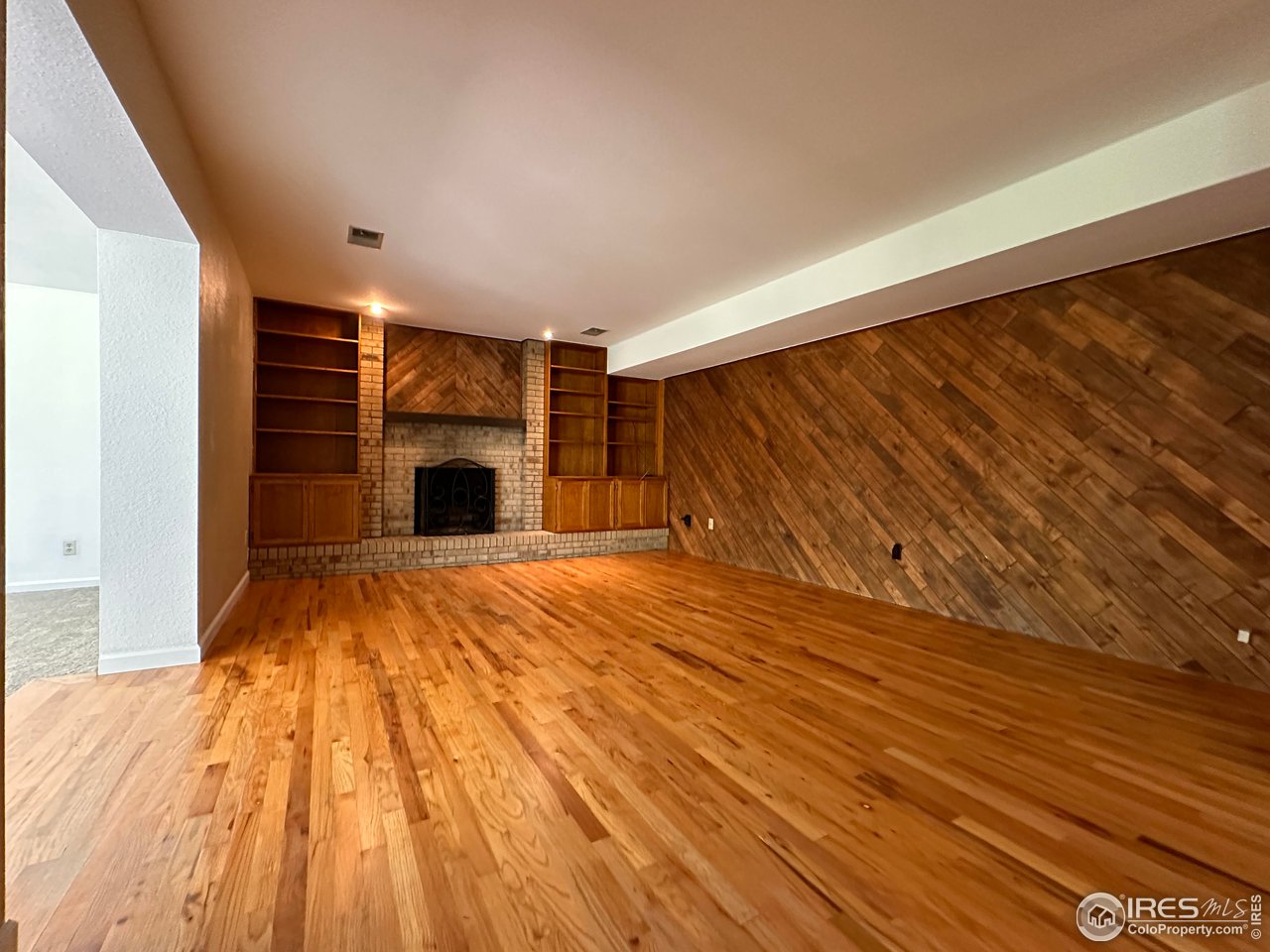 2051 40th Ave
