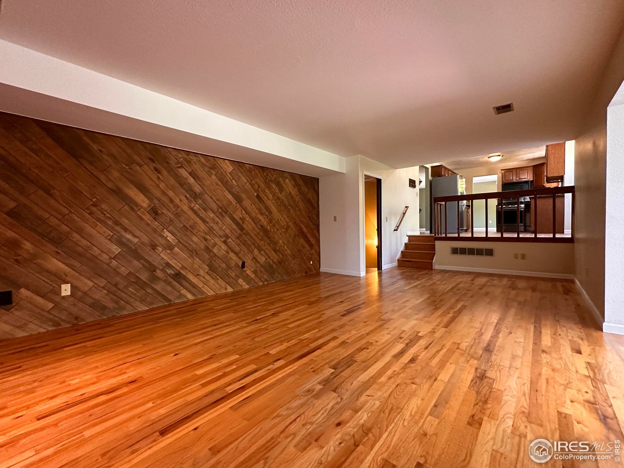 2051 40th Ave