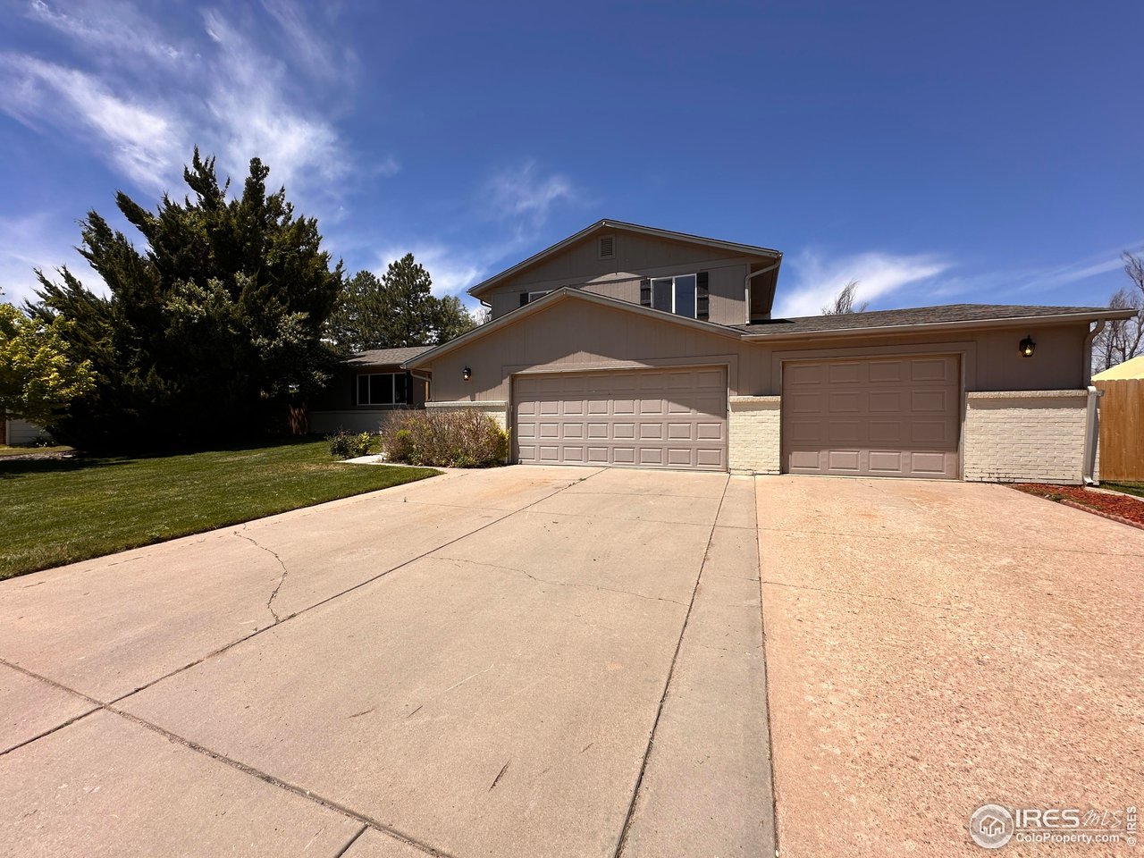 2051 40th Ave
