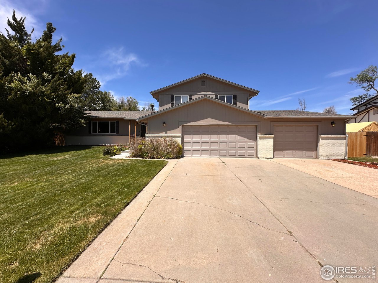 2051 40th Ave