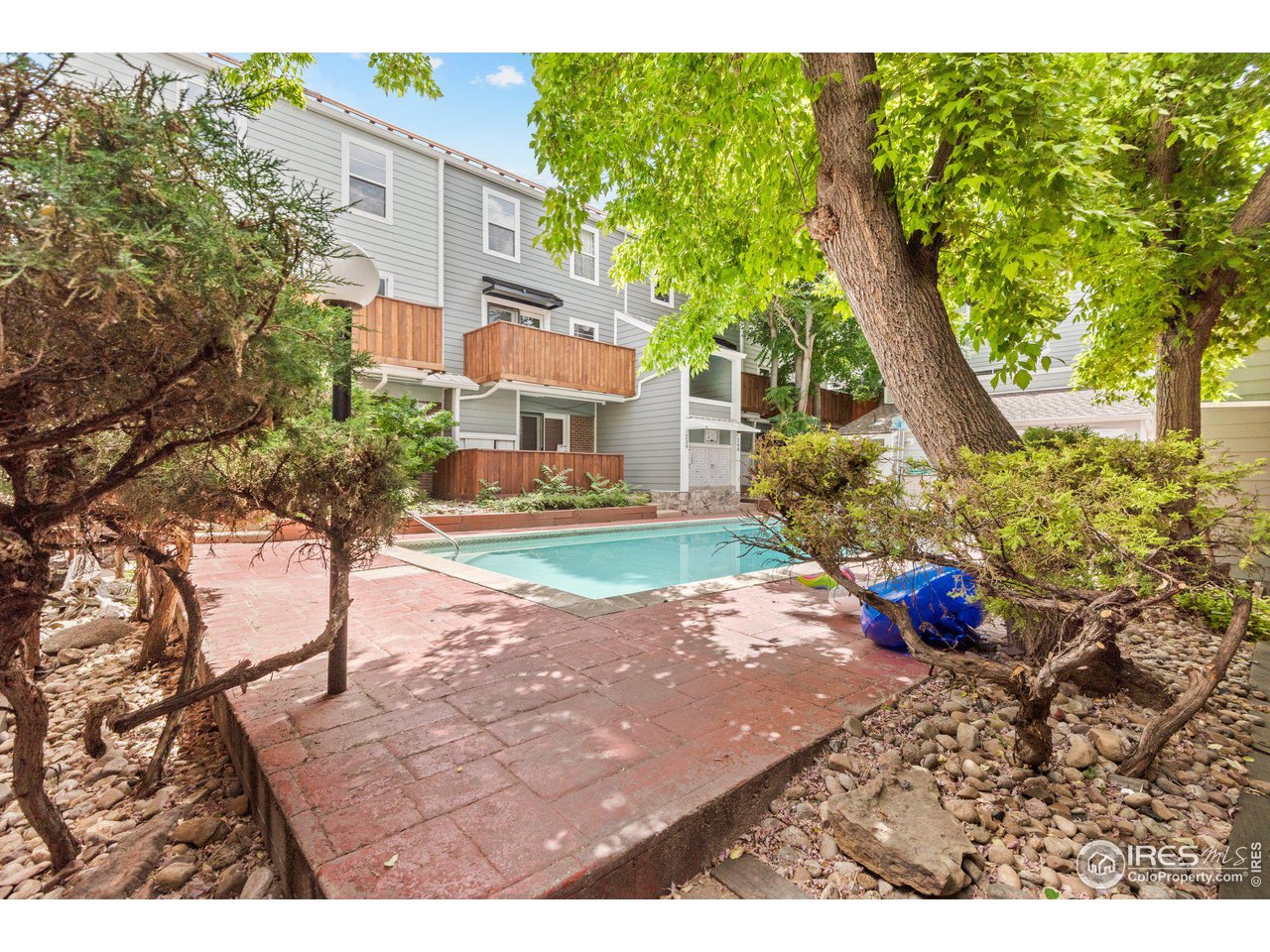 1111 Maxwell Ave 235