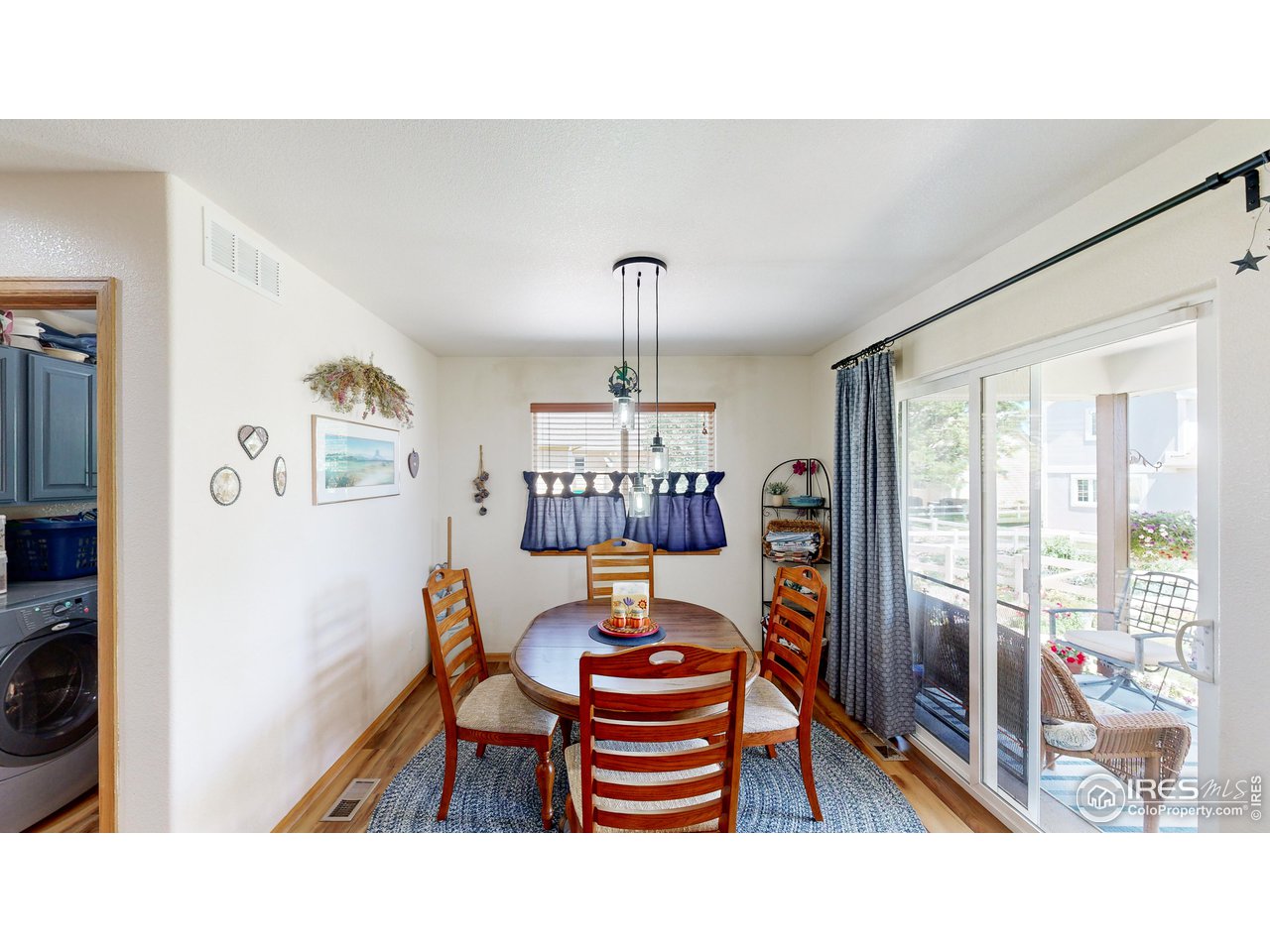 1382 Ridge Ct