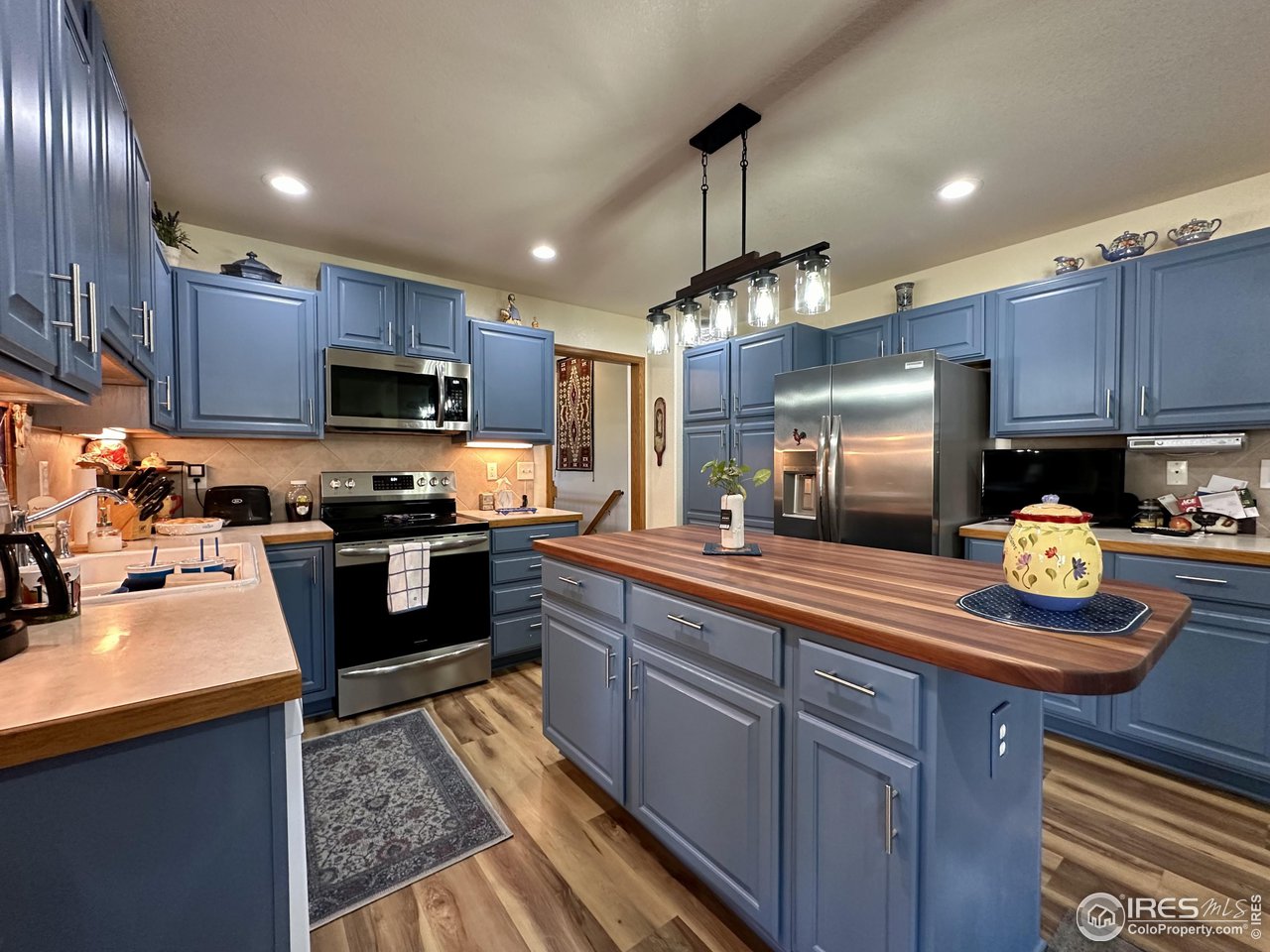 1382 Ridge Ct