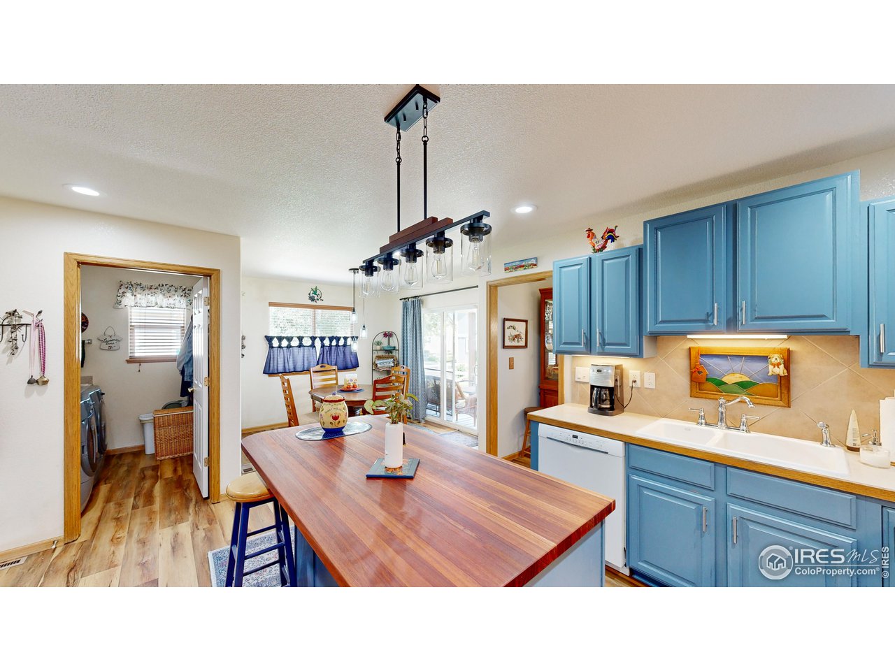 1382 Ridge Ct