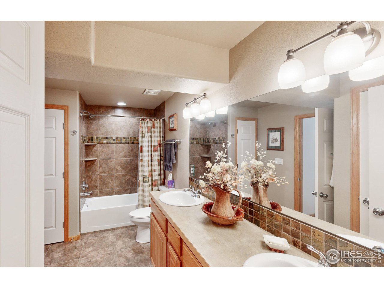 1382 Ridge Ct
